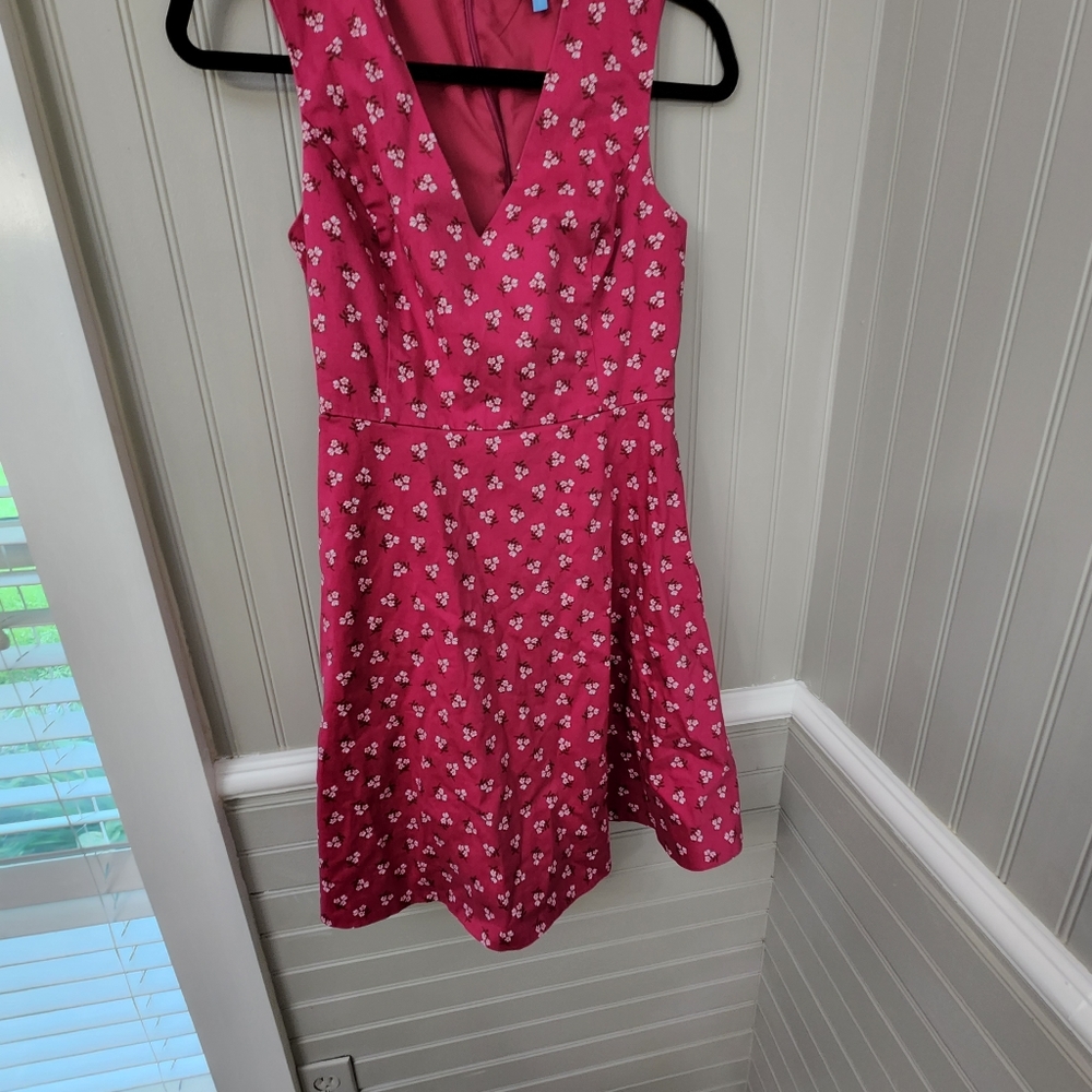 DRAPER JAMES FUSHIA DRESS WITH TINY WHITE FLOWERS. DARTED WITH CURVED SEAM